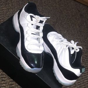 Air Jordan 11 Retro Low (Concord)